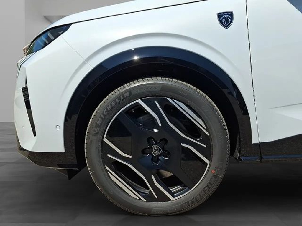 Peugeot E-5008