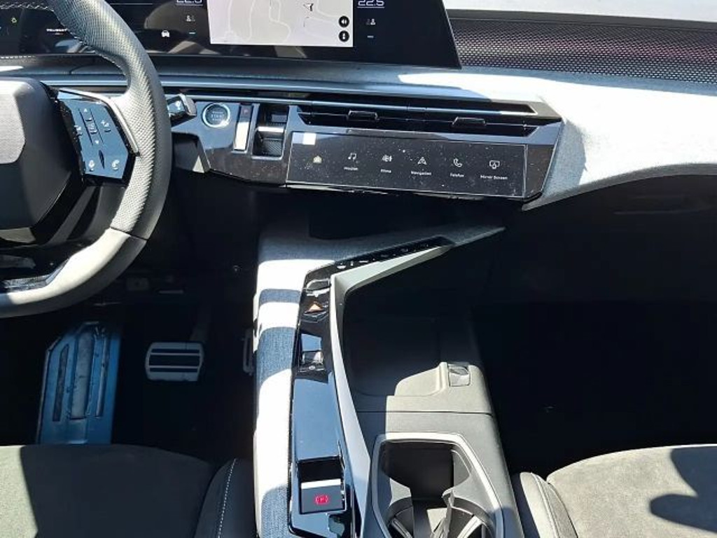 Peugeot E-5008