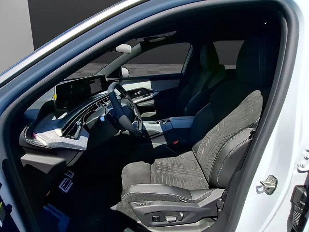 Peugeot E-5008