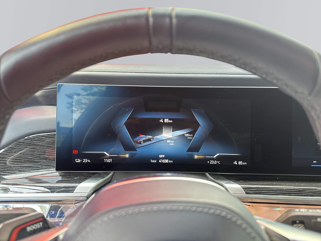 BMW i7