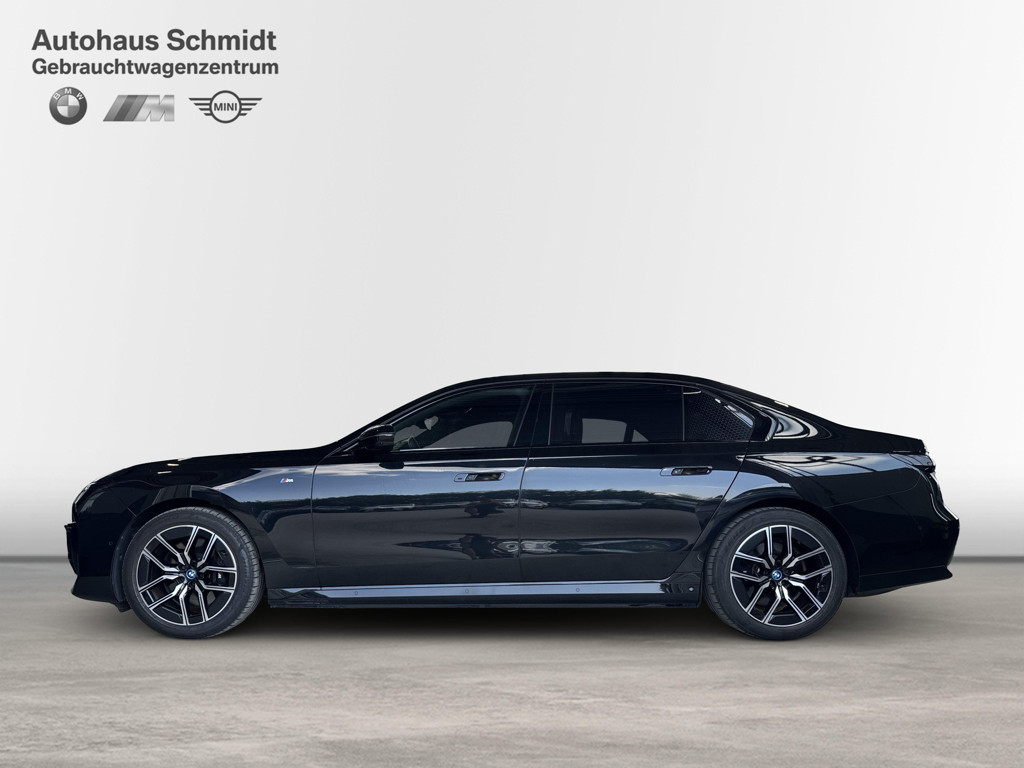 BMW i7