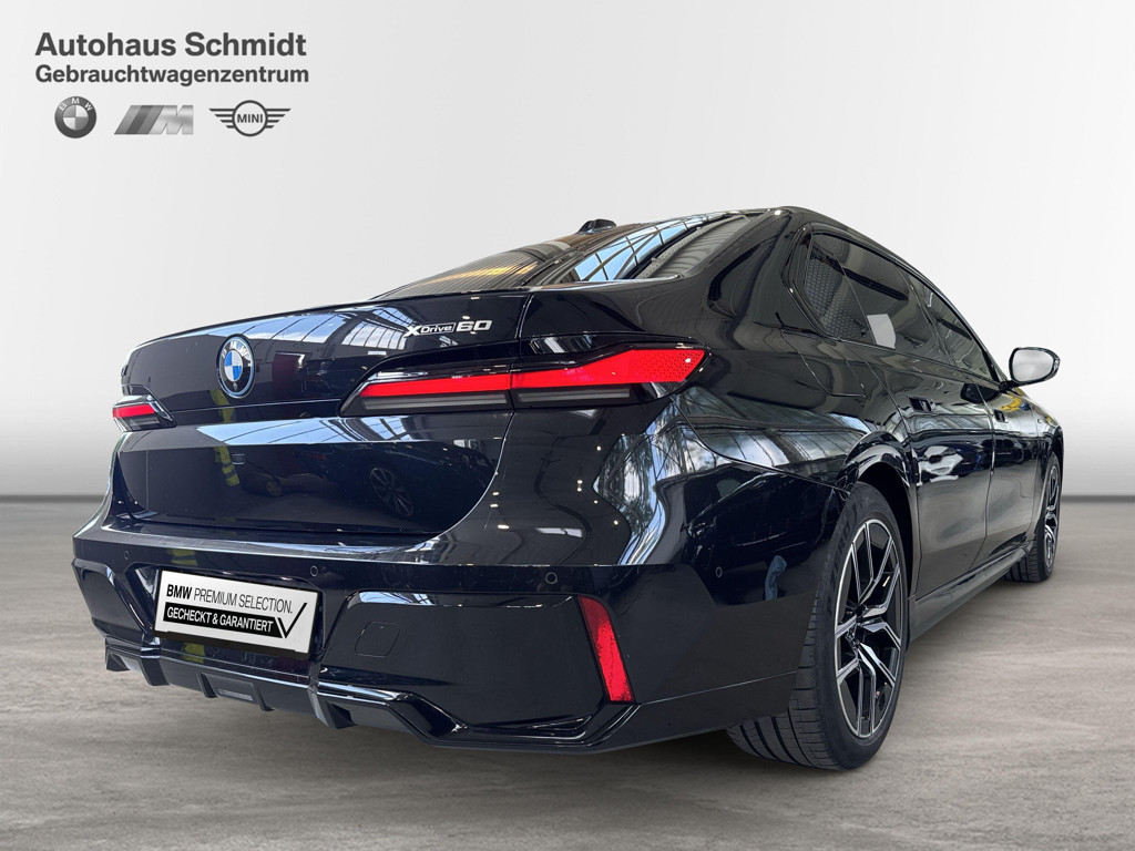 BMW i7