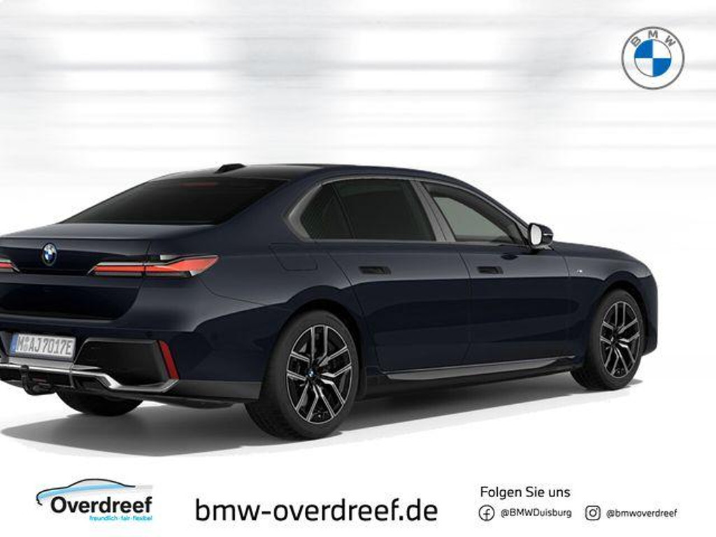 BMW i7
