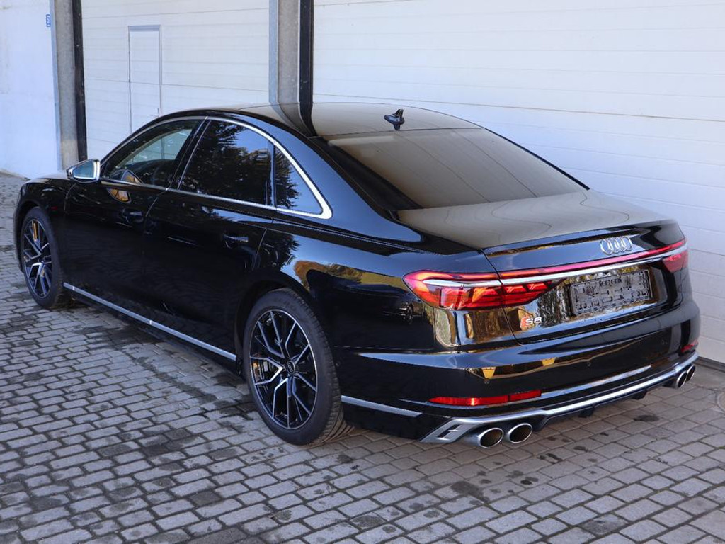 Audi S8