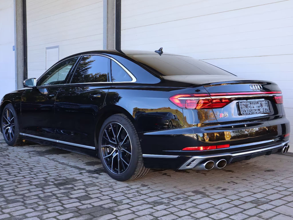 Audi S8