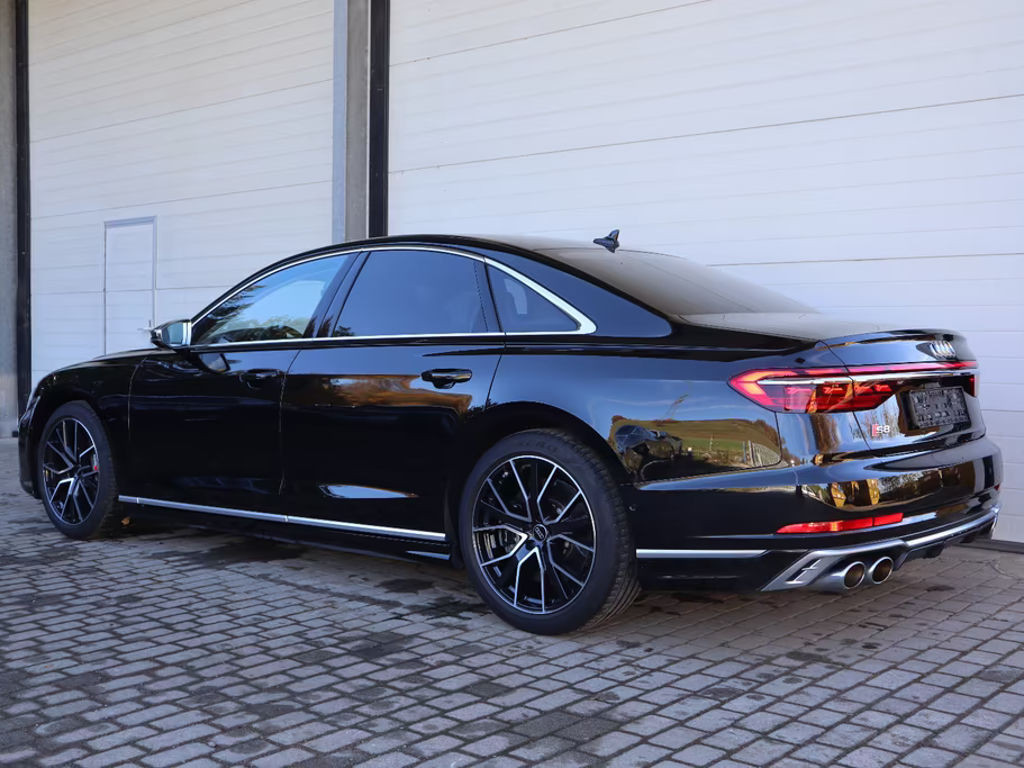 Audi S8