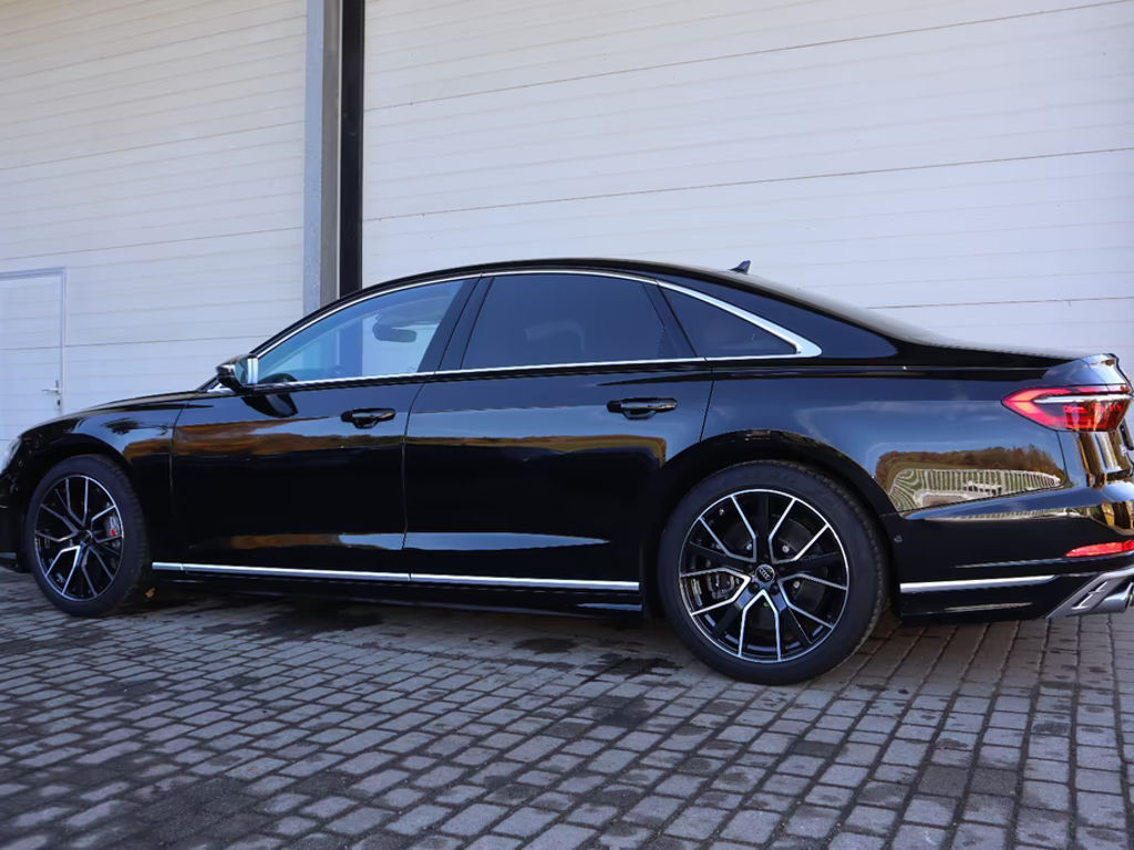 Audi S8