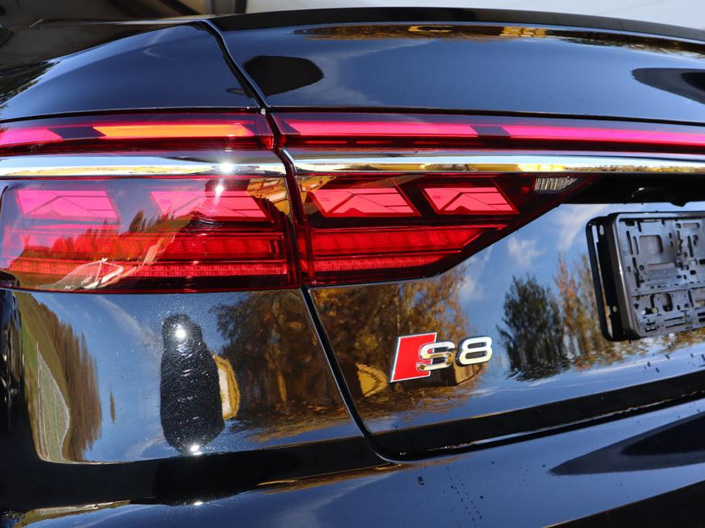 Audi S8