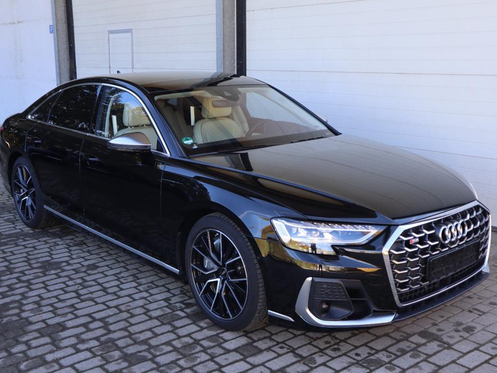 Audi S8