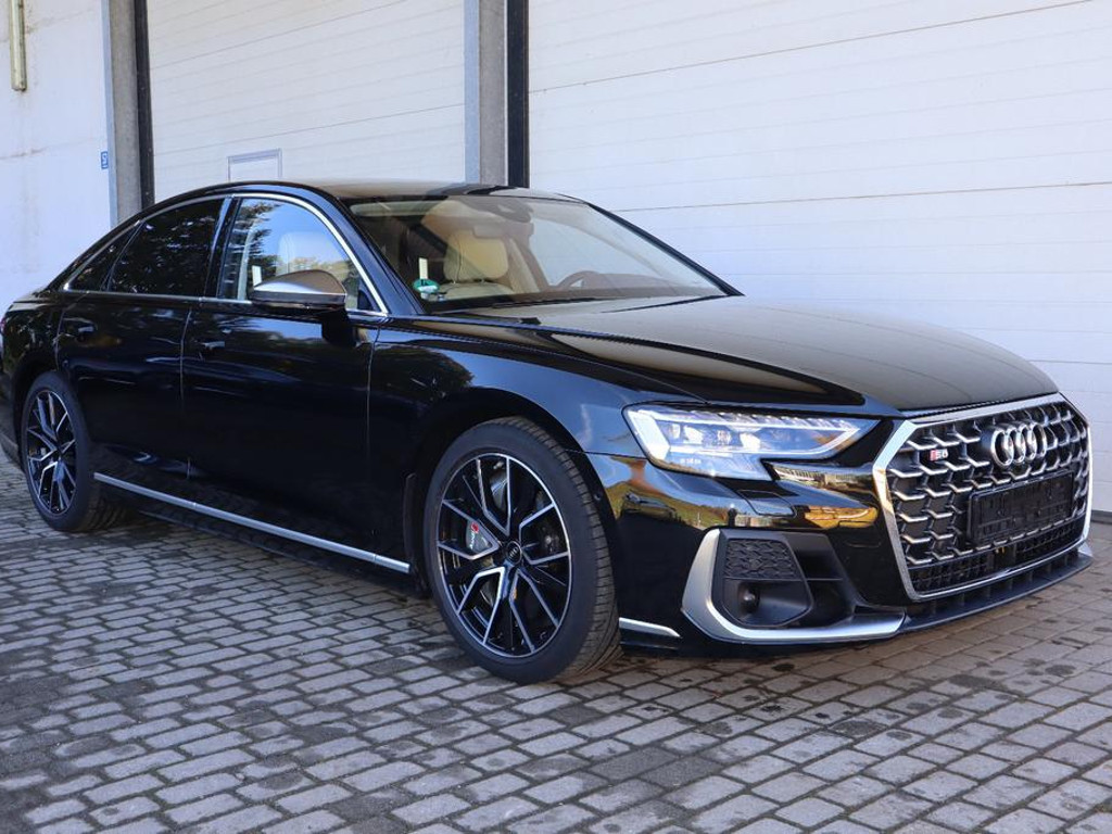 Audi S8