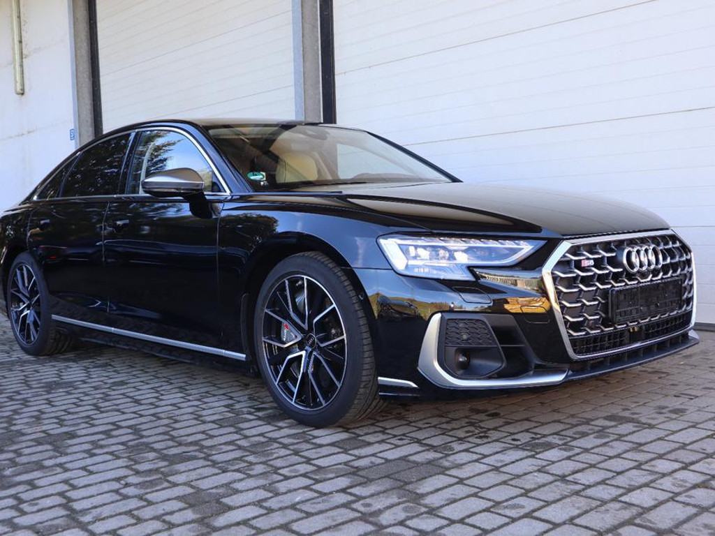 Audi S8