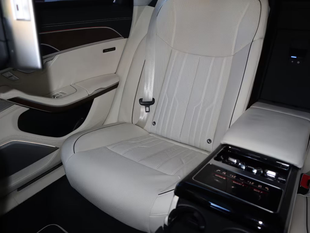 Audi S8