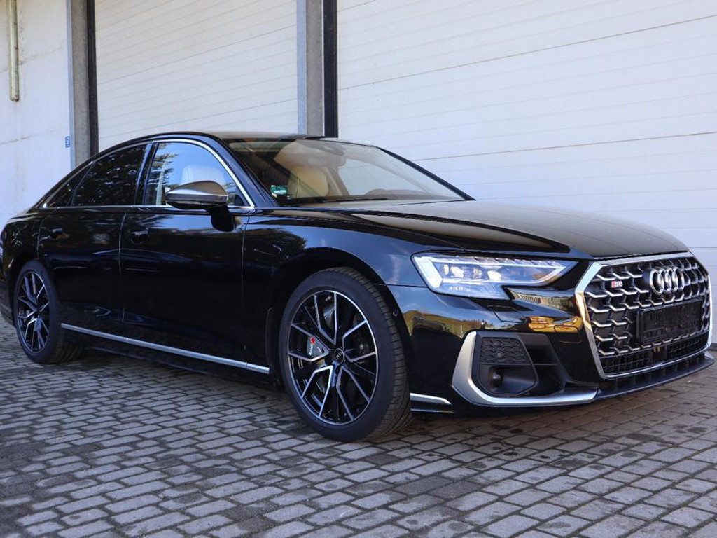 Audi S8