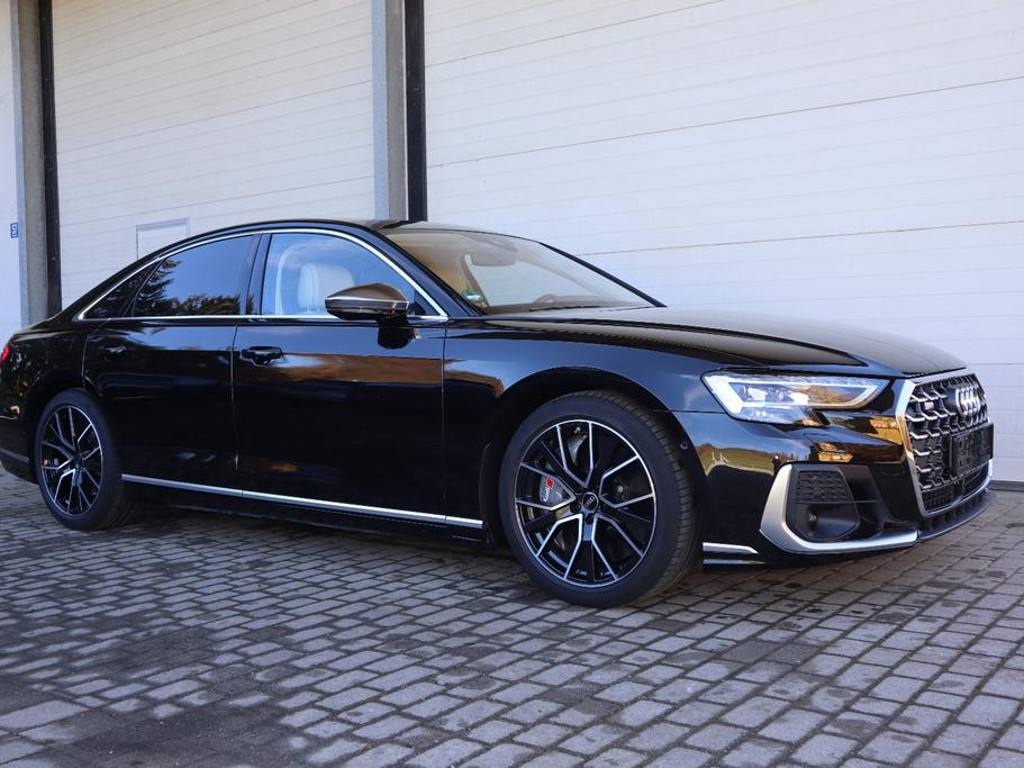 Audi S8