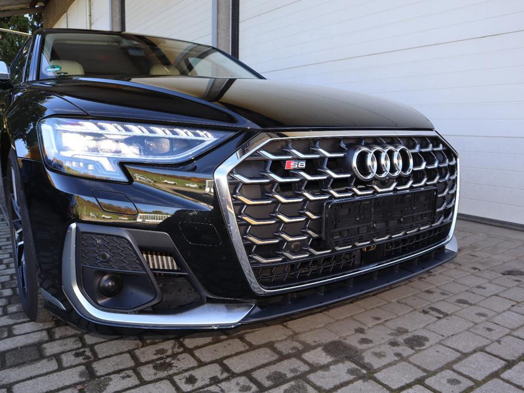 Audi S8