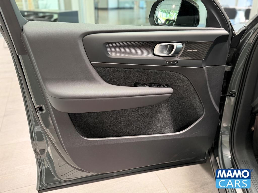 Volvo EX40