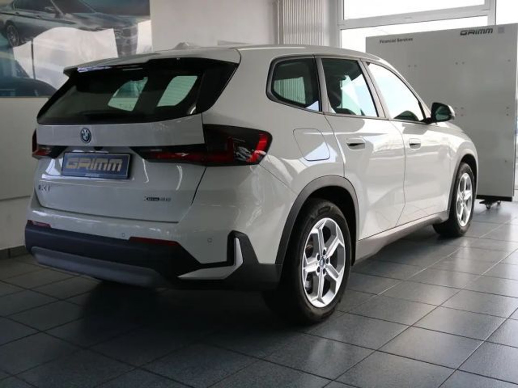 BMW iX1