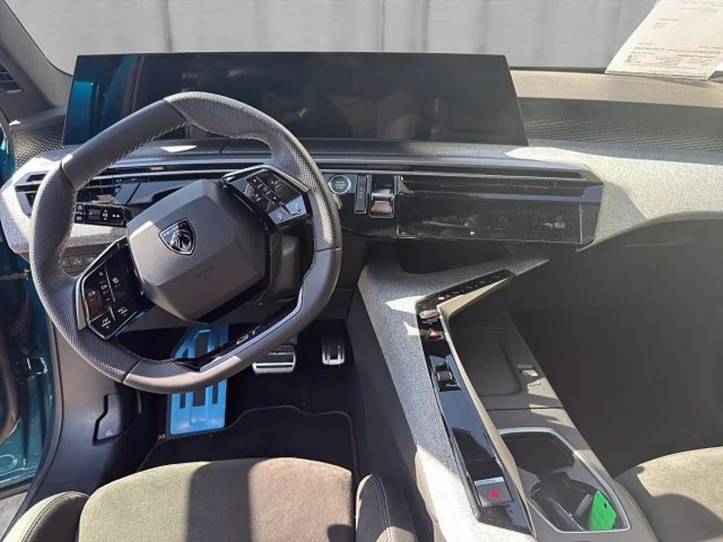Peugeot E-5008