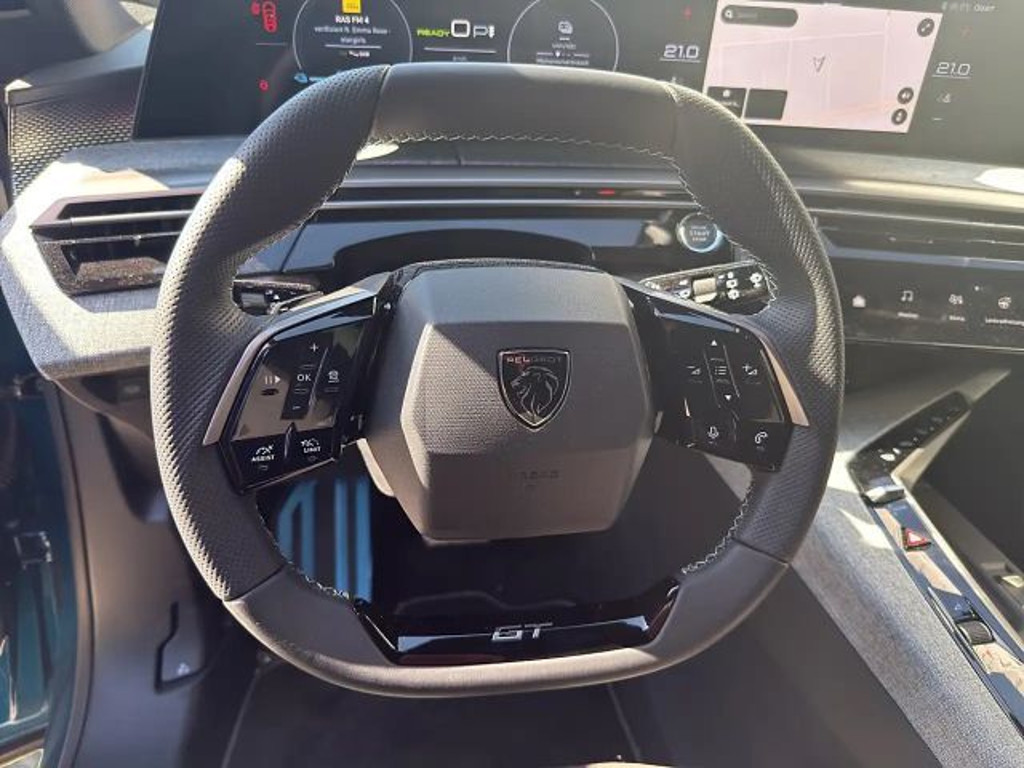 Peugeot E-5008