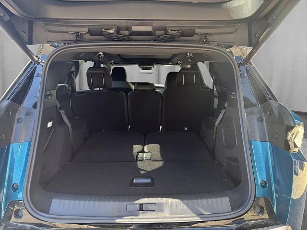 Peugeot E-5008
