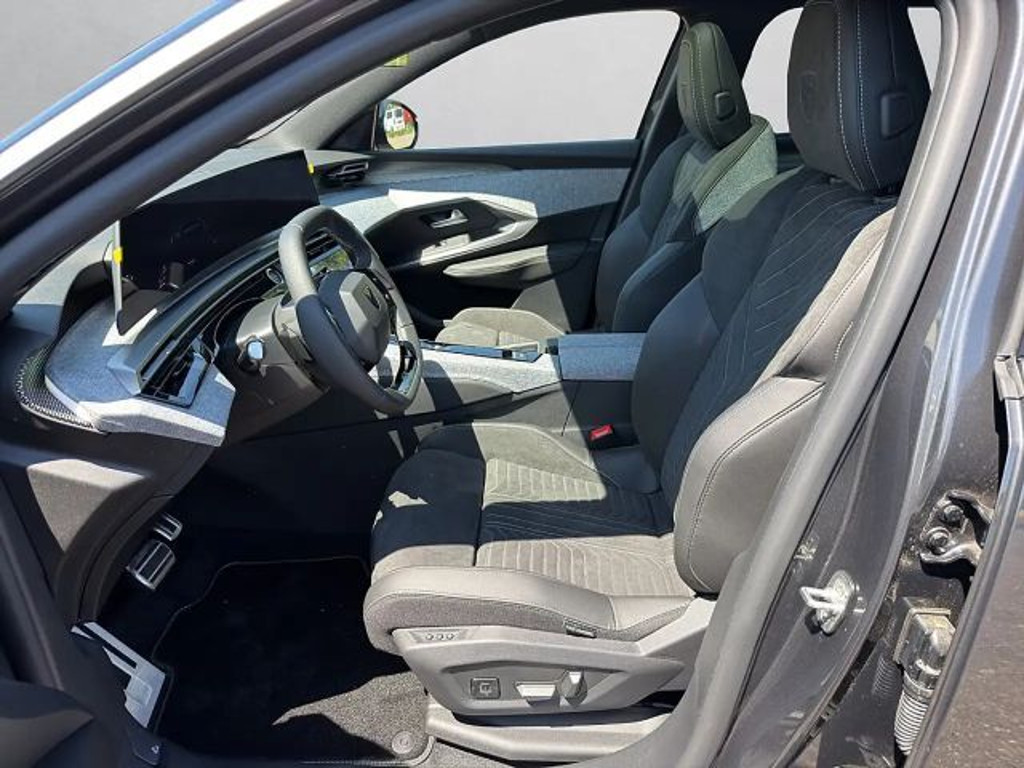 Peugeot E-5008