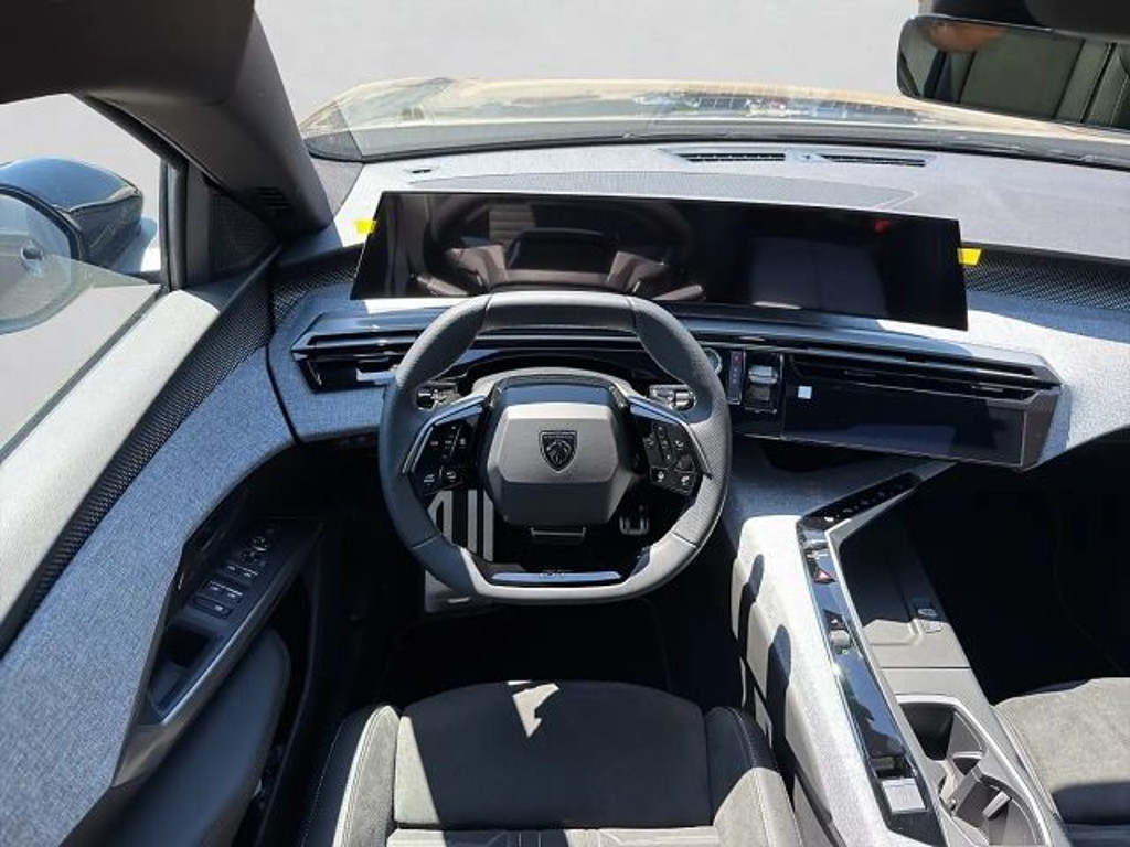 Peugeot E-5008