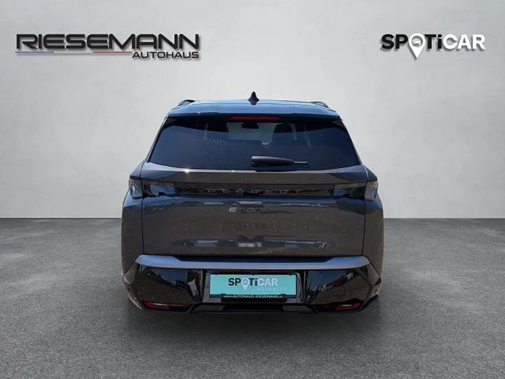 Peugeot E-5008
