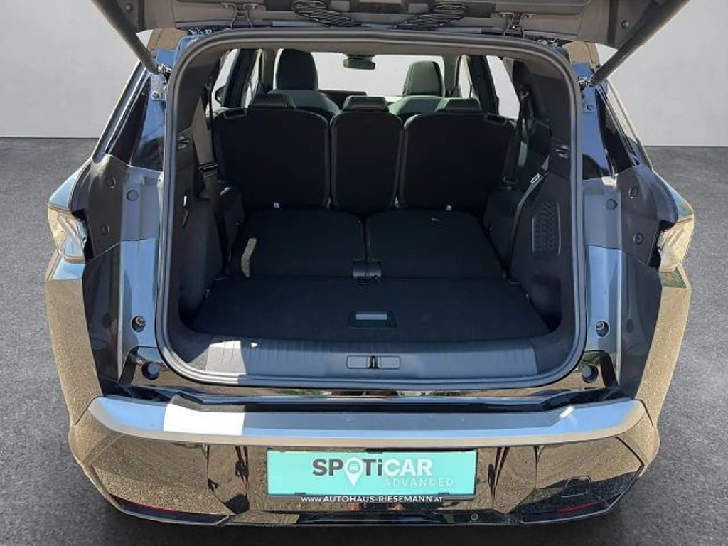 Peugeot E-5008