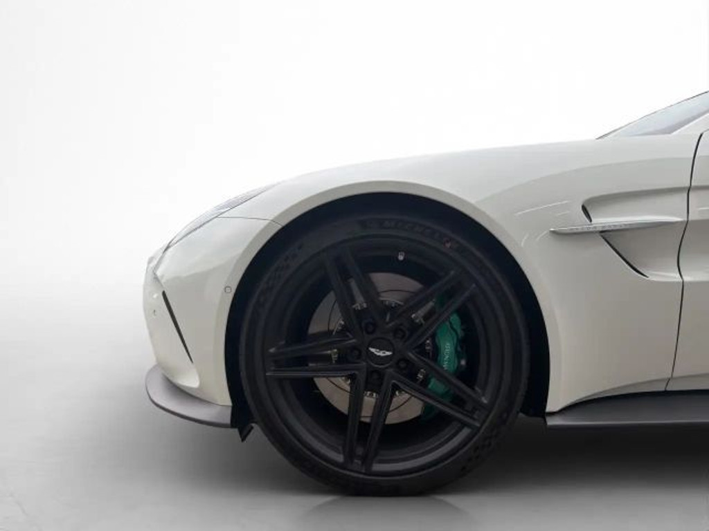 Aston Martin V8