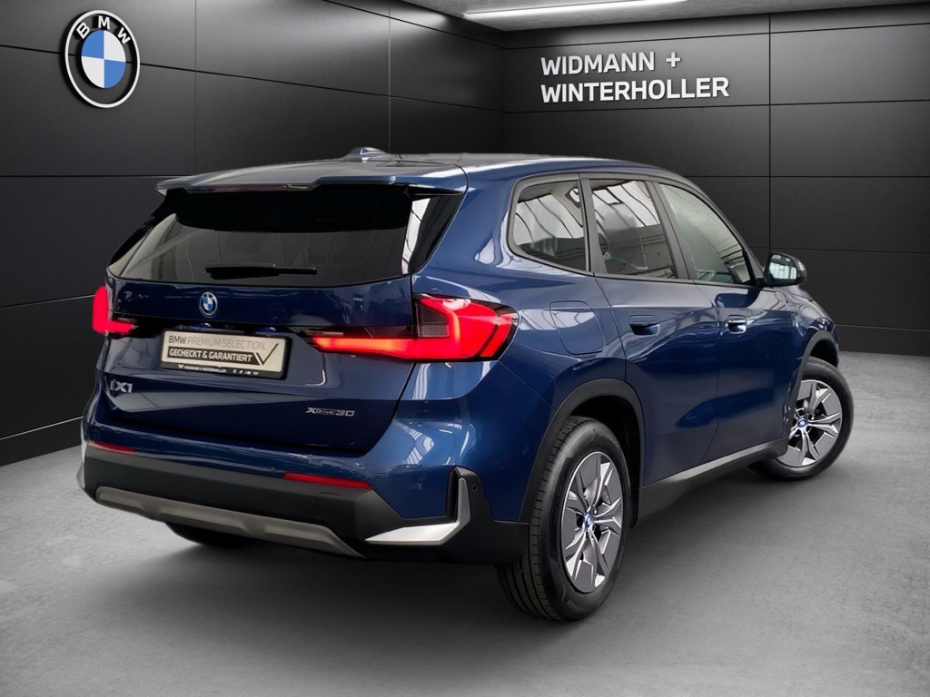 BMW iX1