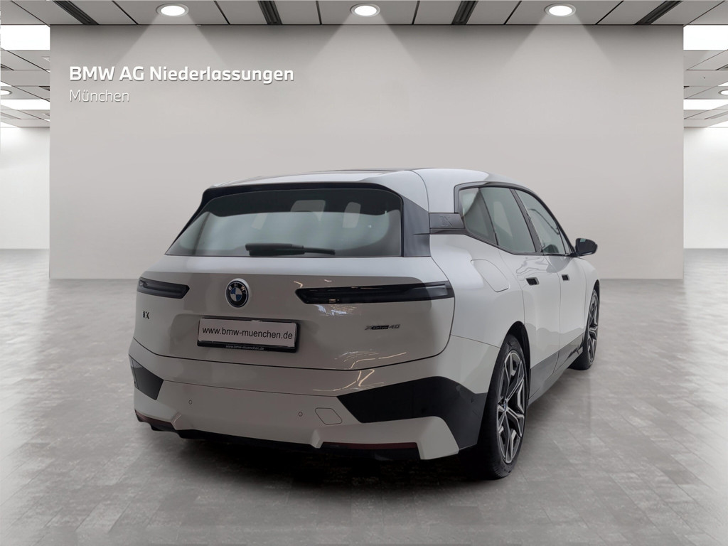 BMW iX