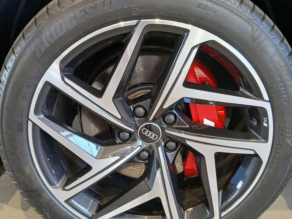 Audi SQ6 e-tron