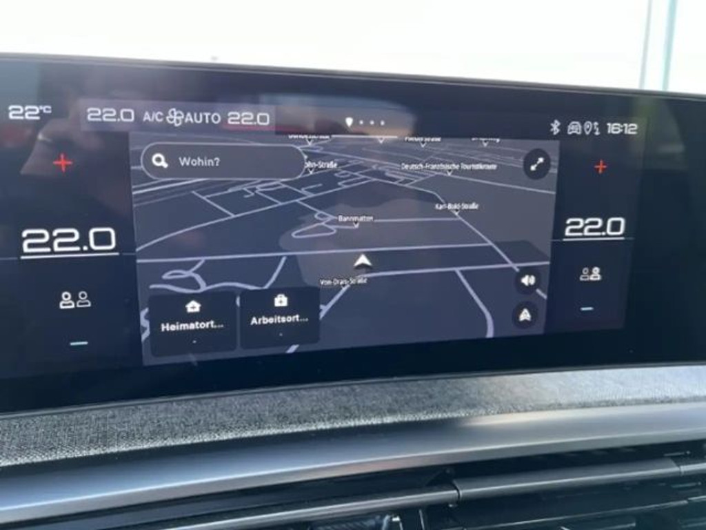 Peugeot E-3008