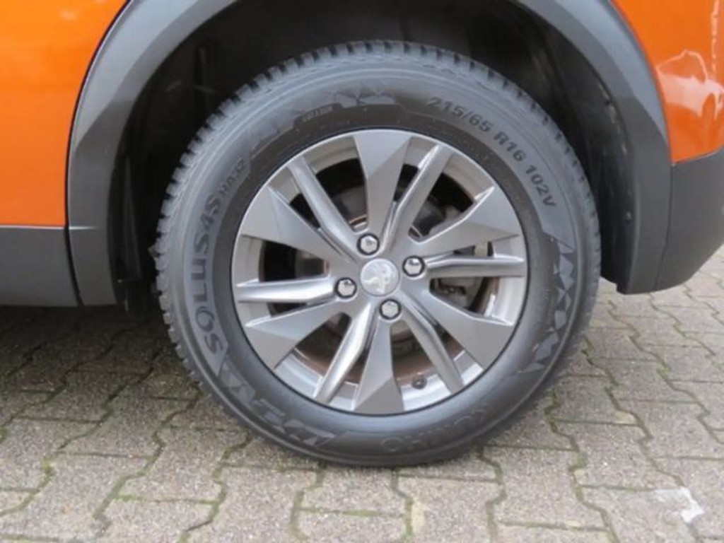 Peugeot e-2008