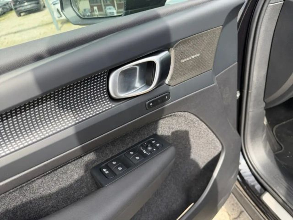 Volvo EX40