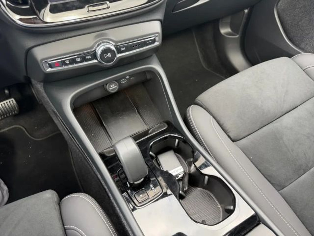Volvo EX40