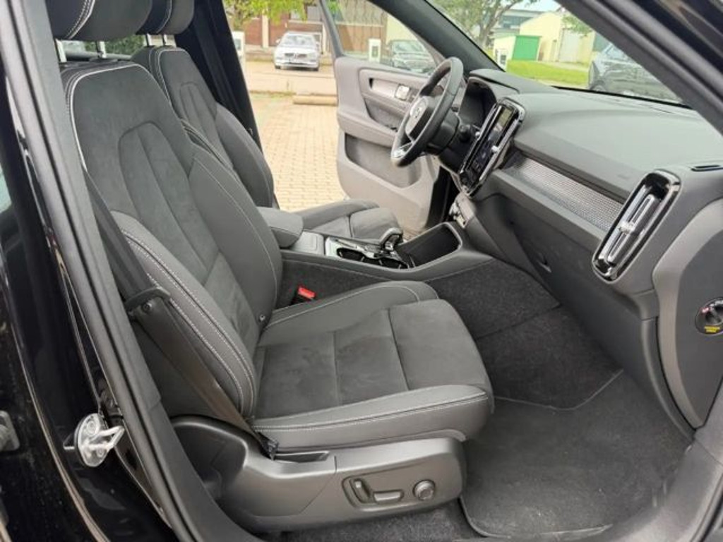 Volvo EX40