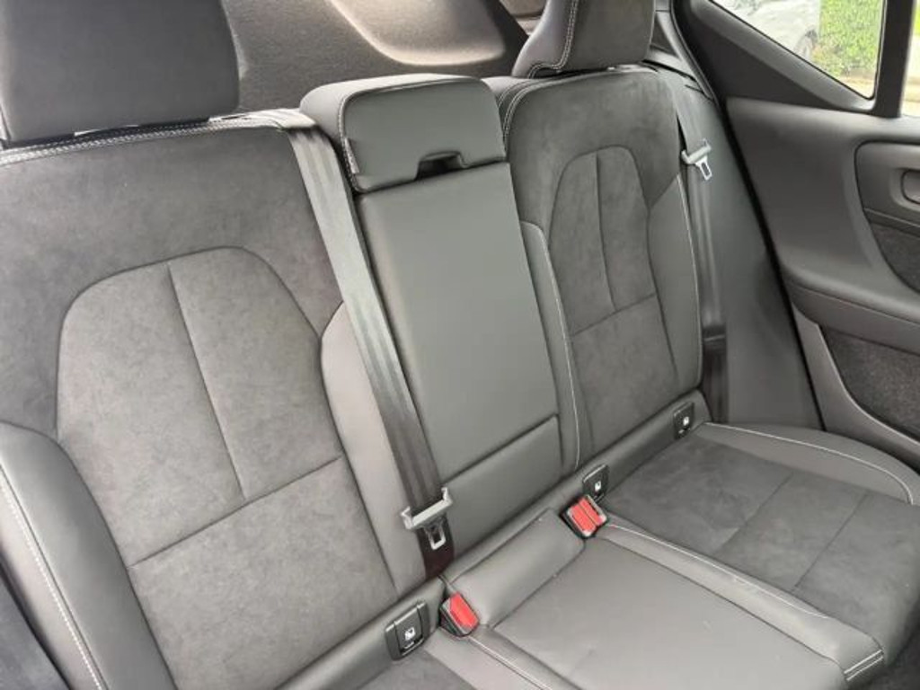 Volvo EX40