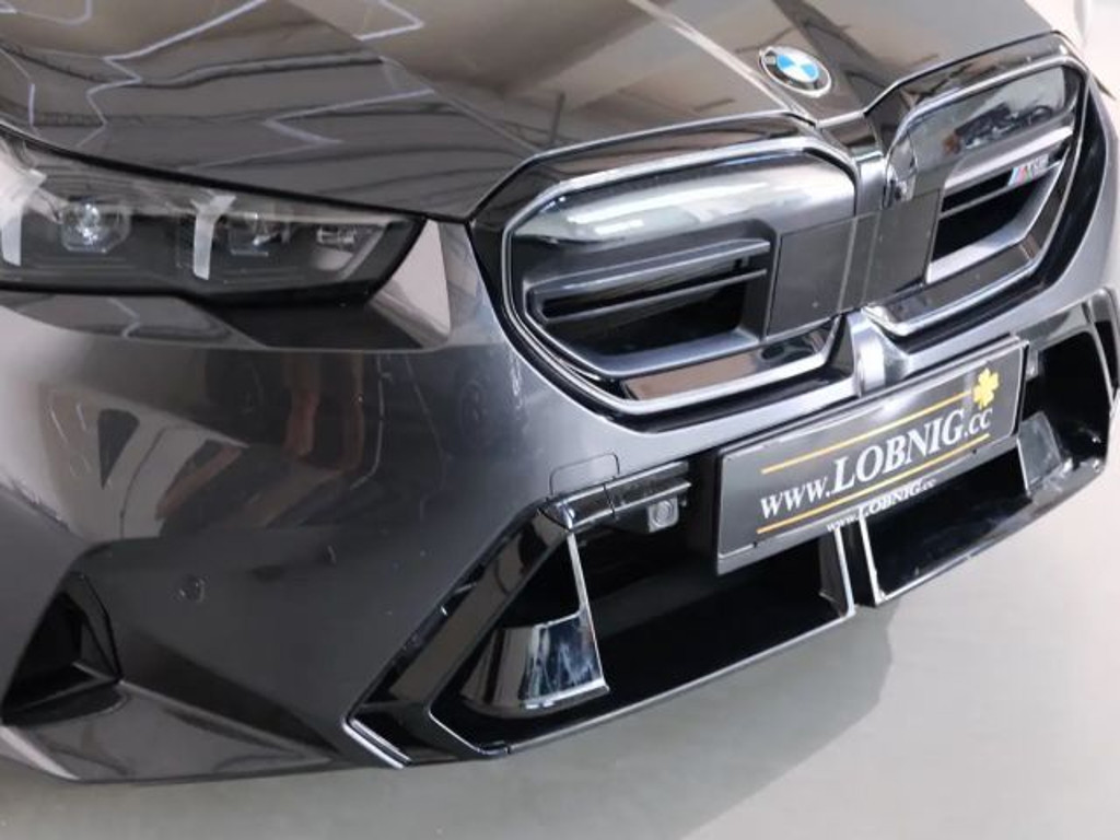 BMW M5 Sedan