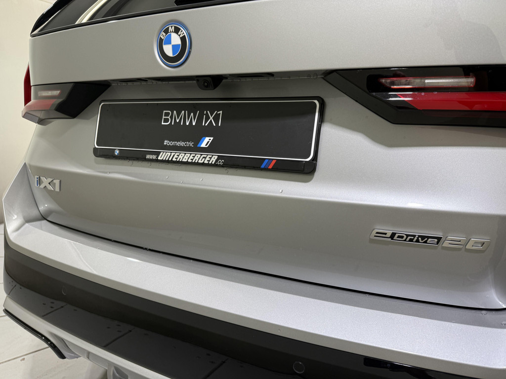 BMW iX1