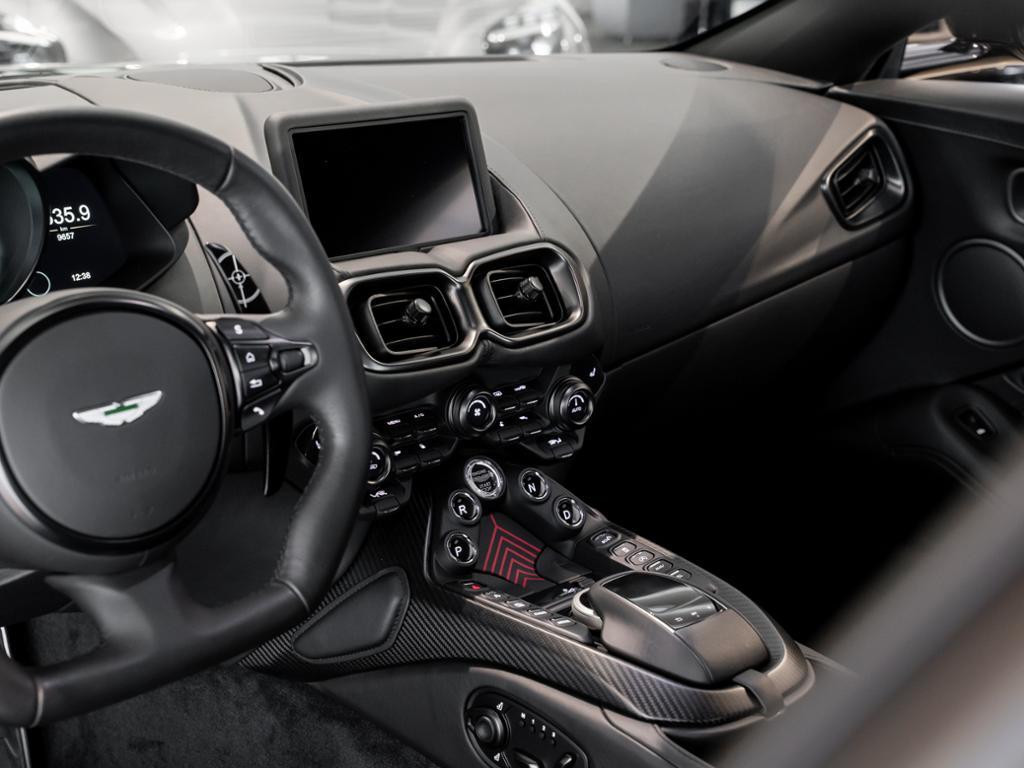 Aston Martin V8 Vantage