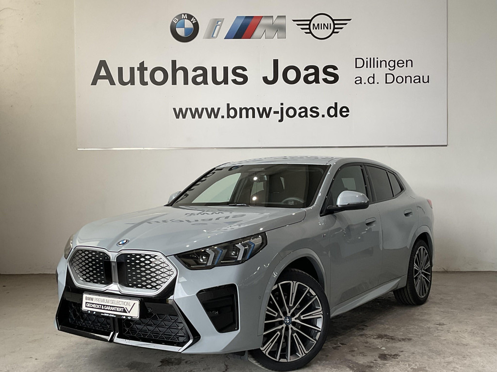 BMW iX2 xDrive30