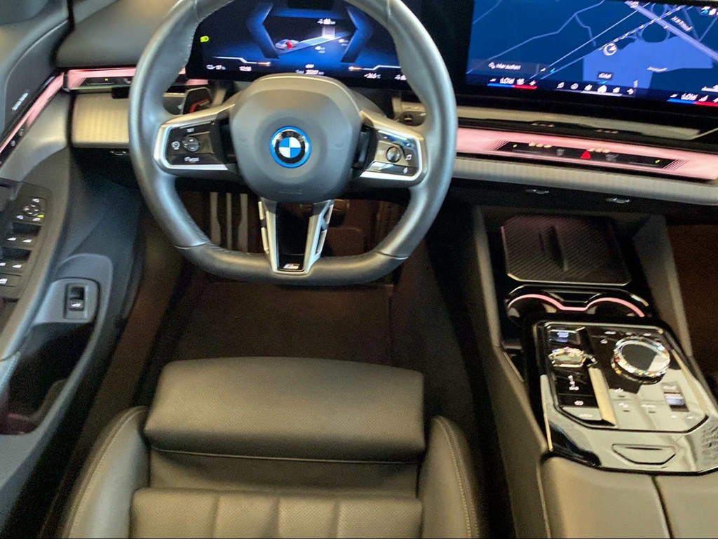 BMW i5