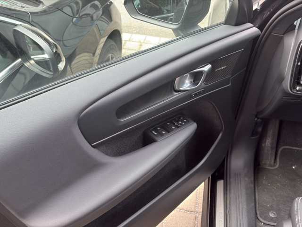 Volvo EX40