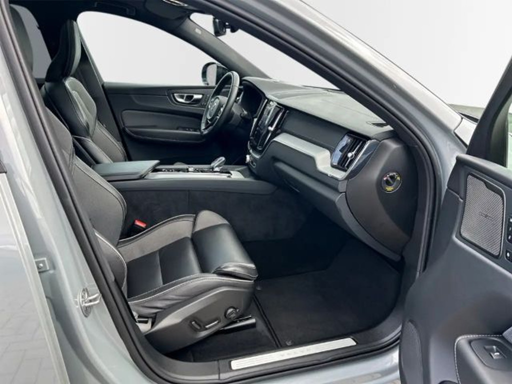 Volvo XC60 AWD Ultimate Dark