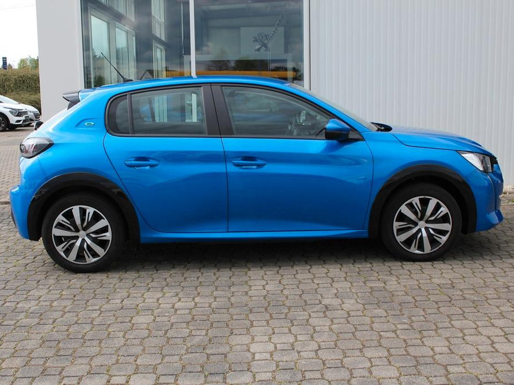Peugeot e-208
