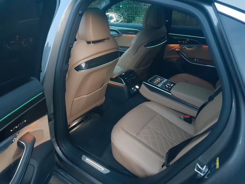 Audi S8