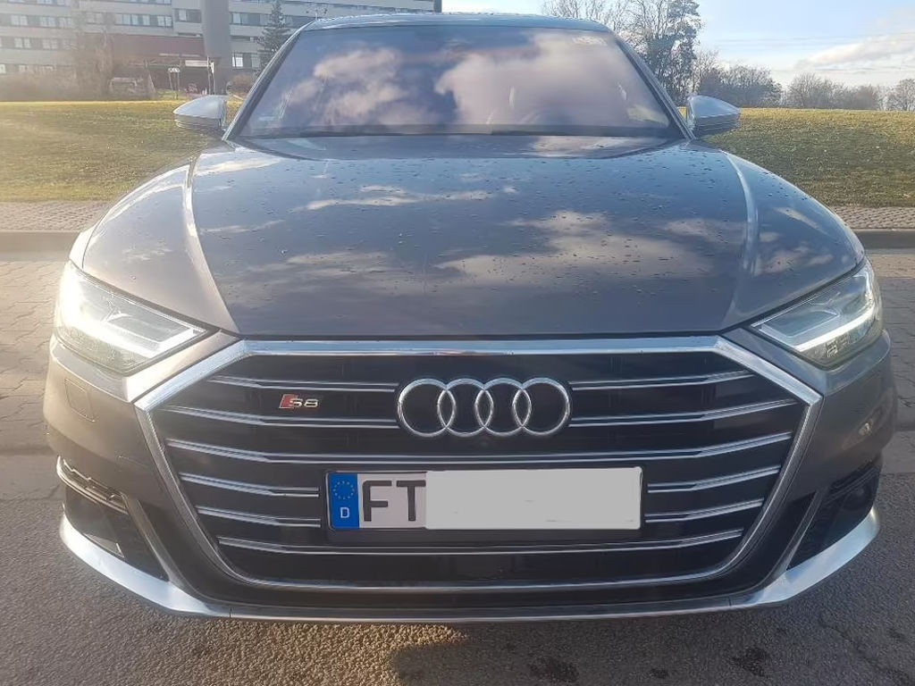 Audi S8