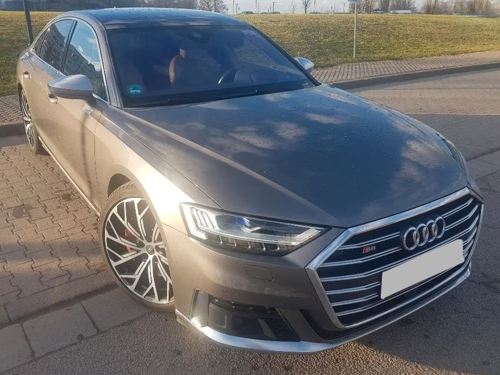 Audi S8
