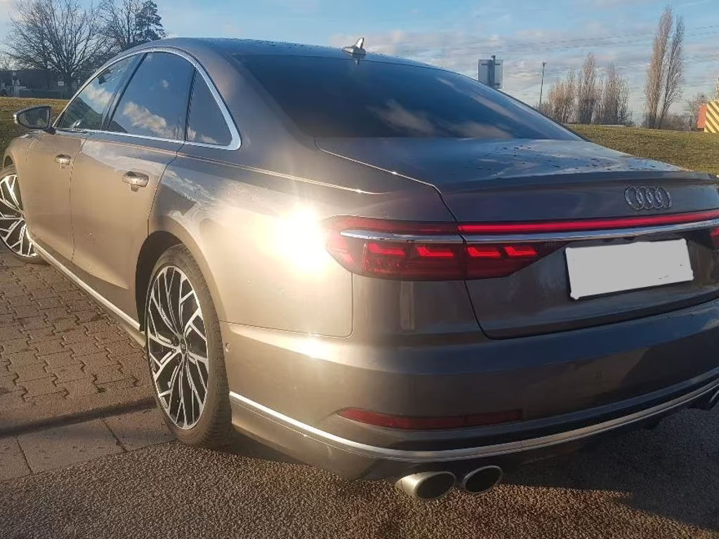 Audi S8